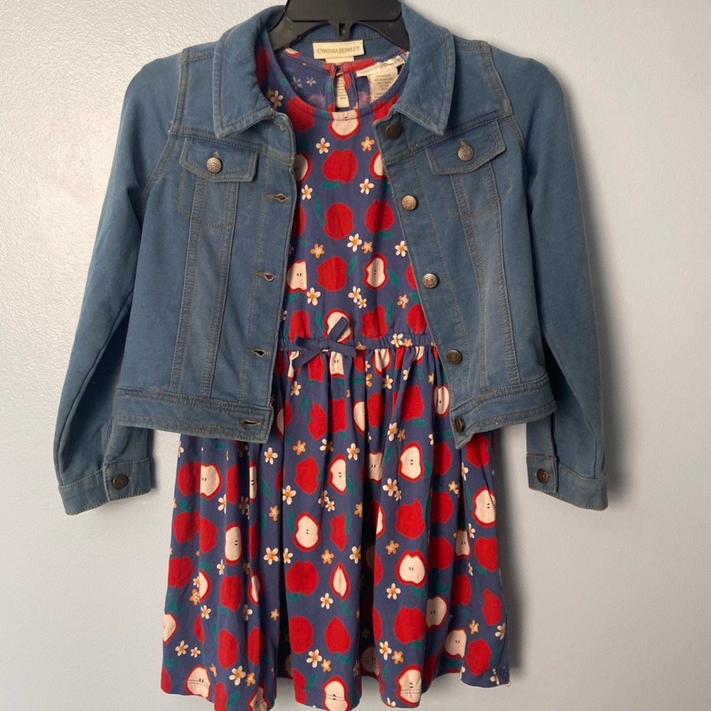 Girls dress sz M (7-8) cute apples